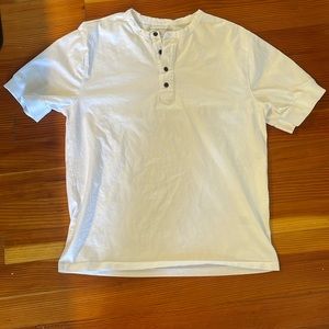 Banana Republic Men’s Henley Tee - Large